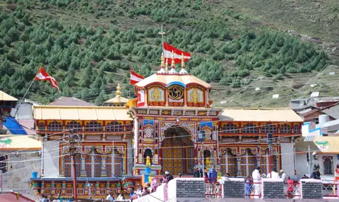 Badrinath temple facade, painted in red, blue and gold